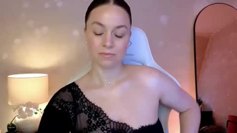 Mila Fleur online show from 09-22-25, 02:08
