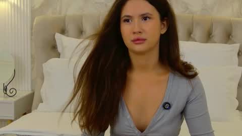 milaleoneli online show from 10-07-25, 03:42