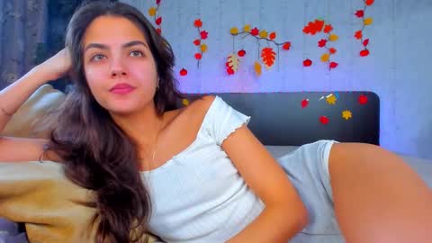 Snapshot of milana_crystal_ chatting on 10-27-25, 08:07 Milana online show from 10-27-25, 08:07