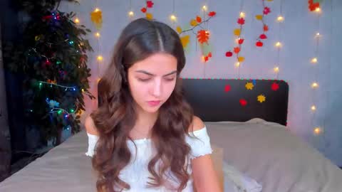 Snapshot of milana_crystal_ chatting on 11-17-25, 08:09 Milana online show from 11-17-25, 08:09
