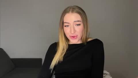 Milana online show from 02-16-25, 06:43