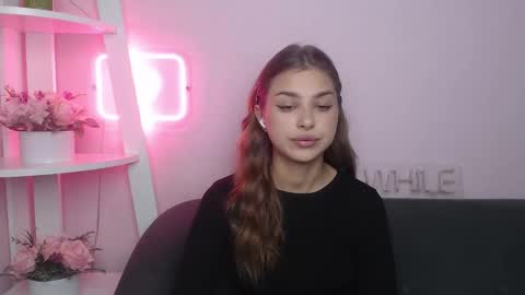 Snapshot of milanaangelas chatting on 10-25-25, 04:53 milanaangelas online show from 10-25-25, 04:53