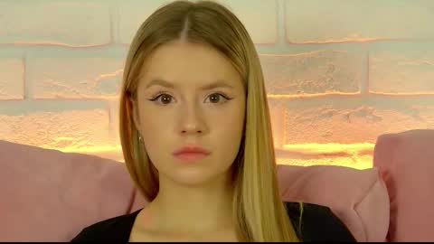 MilanaBalmain online show from 09-10-25, 04:07