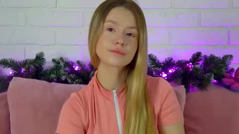 MilanaBalmain online show from 12-22-25, 04:09