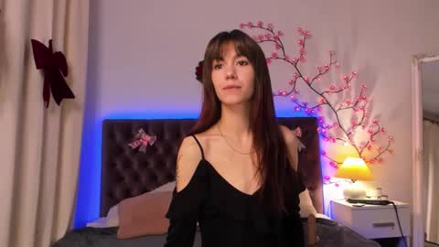 Snapshot of milanahottss chatting on 12-19-25, 06:31 Milana online show from 12-19-25, 06:31