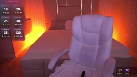 Milana online show from 10-25-25, 01:18