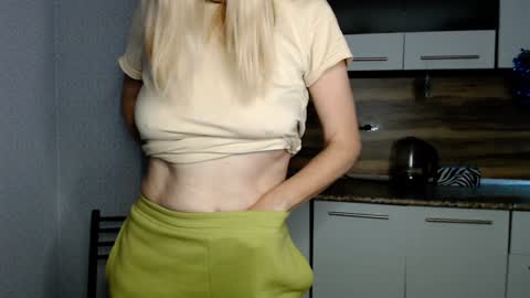 Milena online show from 01-04-25, 01:10