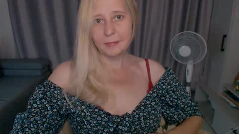Milena online show from 09-25-25, 02:59