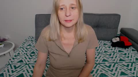 Milena online show from 12-14-25, 07:25