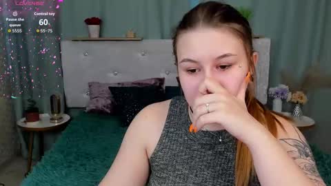Snapshot of milanaxhoney chatting on 02-20-26, 06:26 milanaxhoney online show from 02-20-26, 06:26