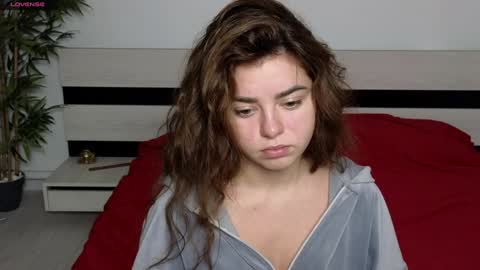 Snapshot of milania_hot_foxy chatting on 12-06-24, 08:15 Mila online show from 12-06-24, 08:15