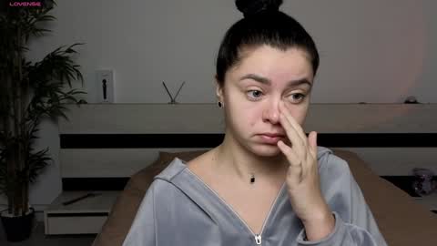 Snapshot of milania_hot_foxy chatting on 01-15-25, 06:12 Mila online show from 01-15-25, 06:12