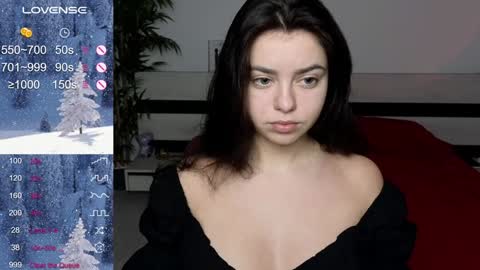 Snapshot of milania_hot_foxy chatting on 01-31-25, 08:33 Mila online show from 01-31-25, 08:33