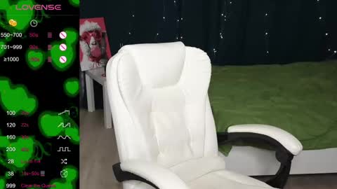 Snapshot of milania_hot_foxy chatting on 02-20-25, 05:07 Mila online show from 02-20-25, 05:07