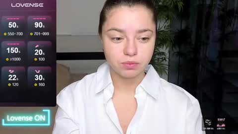 Snapshot of milania_hot_foxy chatting on 09-30-25, 12:21 Mila online show from 09-30-25, 12:21