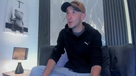 Snapshot of milanwhite_ chatting on 02-20-26, 12:05 MILAN online show from 02-20-26, 12:05