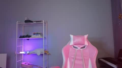 Mila online show from 02-13-25, 04:17