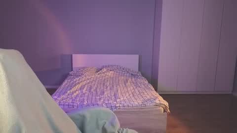 Mila online show from 09-26-25, 04:22