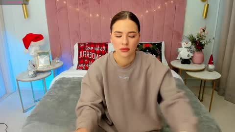 Snapshot of milavox chatting on 12-22-24, 05:34 Mia online show from 12-22-24, 05:34