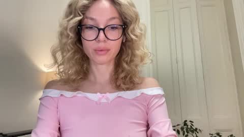 Mila online show from 10-15-25, 04:18