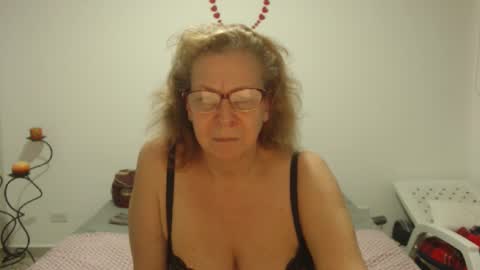 Snapshot of milchanell chatting on 03-10-25, 05:00 milchanell online show from 03-10-25, 05:00