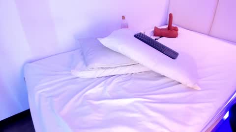 Snapshot of mile_u chatting on 12-31-24, 03:53 Milena online show from 12-31-24, 03:53