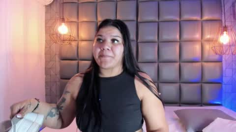 Snapshot of mile_u chatting on 02-15-25, 03:31 Milena online show from 02-15-25, 03:31