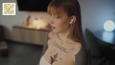 Snapshot of mileeena chatting on 10-22-25, 12:05 M Telegram mamagotachannel online show from 10-22-25, 12:05