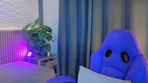 milena_lawson online show from 10-10-25, 10:47