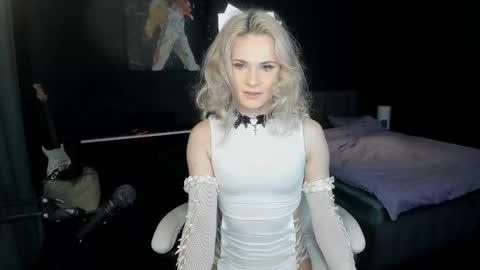 Milena online show from 10-29-25, 07:21