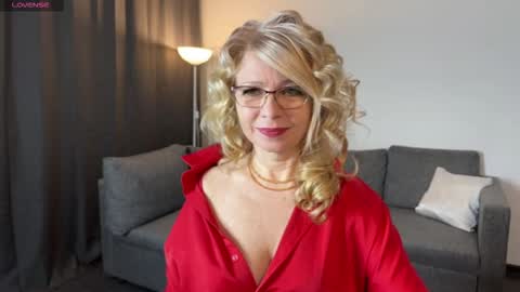 Snapshot of milena_whity chatting on 02-19-26, 05:36 Milena online show from 02-19-26, 05:36