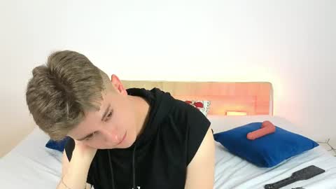 Snapshot of miless_cooper chatting on 06-18-26, 03:51 Miles online show from 06-18-26, 03:51