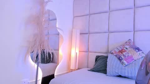 Miley online show from 11-14-25, 03:22