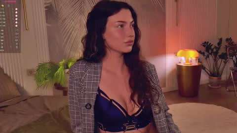 Miley online show from 11-25-25, 05:51