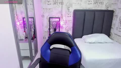 Snapshot of mileyerikson chatting on 01-21-25, 12:29 MILEY online show from 01-21-25, 12:29