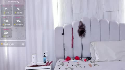 Snapshot of mileyerikson chatting on 11-06-25, 02:29 MILEY online show from 11-06-25, 02:29