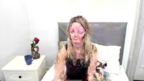 Snapshot of mileytop chatting on 02-12-26, 09:21 MileyTop online show from 02-12-26, 09:21