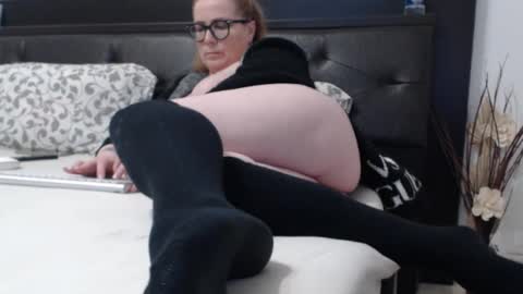 Snapshot of milfbiglips38 chatting on 02-16-25, 11:38 milfa online show from 02-16-25, 11:38