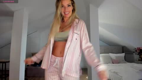 Ingrid online show from 11-10-25, 11:04