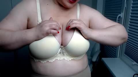 MilfScarlette online show from 09-17-25, 04:36