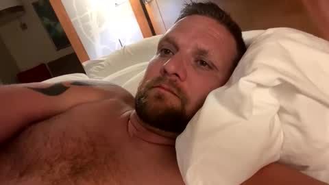 Snapshot of milfsmash chatting on 10-18-25, 03:31 milfsmash online show from 10-18-25, 03:31