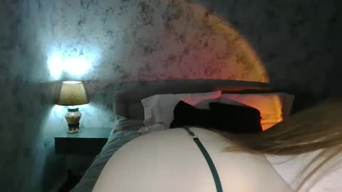 milissasii online show from 11-19-25, 02:39