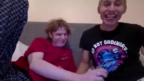 Snapshot of milkand_honey chatting on 10-27-25, 10:03 milkand_honey online show from 10-27-25, 10:03