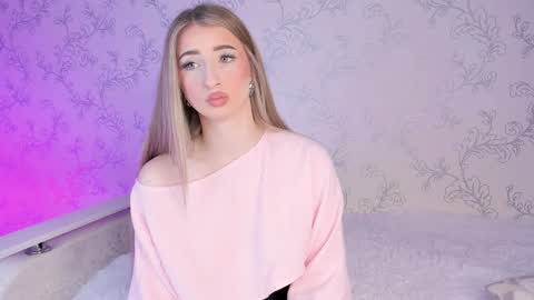 Snapshot of milky_waybaby chatting on 01-11-25, 11:45 Vivian online show from 01-11-25, 11:45