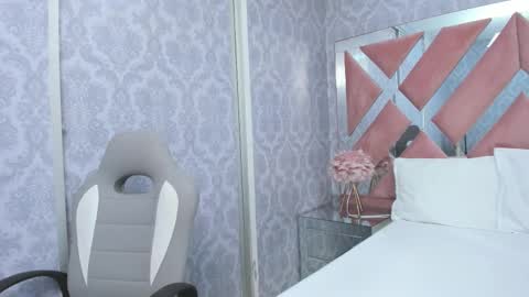 Sofia  online show from 11-18-25, 06:34