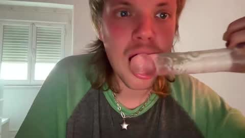 Snapshot of milkymitch chatting on 01-05-25, 12:31 Mimi online show from 01-05-25, 12:31