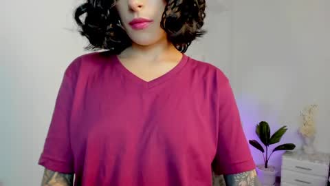 Snapshot of milla_pixxie chatting on 12-19-24, 06:12 Milagros online show from 12-19-24, 06:12