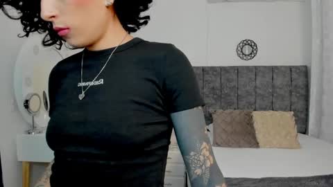 Snapshot of milla_pixxie chatting on 03-09-25, 05:00 Milagros online show from 03-09-25, 05:00