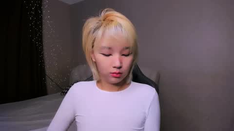 Snapshot of milla_waves chatting on 12-19-25, 01:07 Milla or just Mi online show from 12-19-25, 01:07