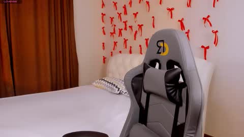 Snapshot of milla_waves chatting on 02-20-26, 01:00 Milla or just Mi online show from 02-20-26, 01:00